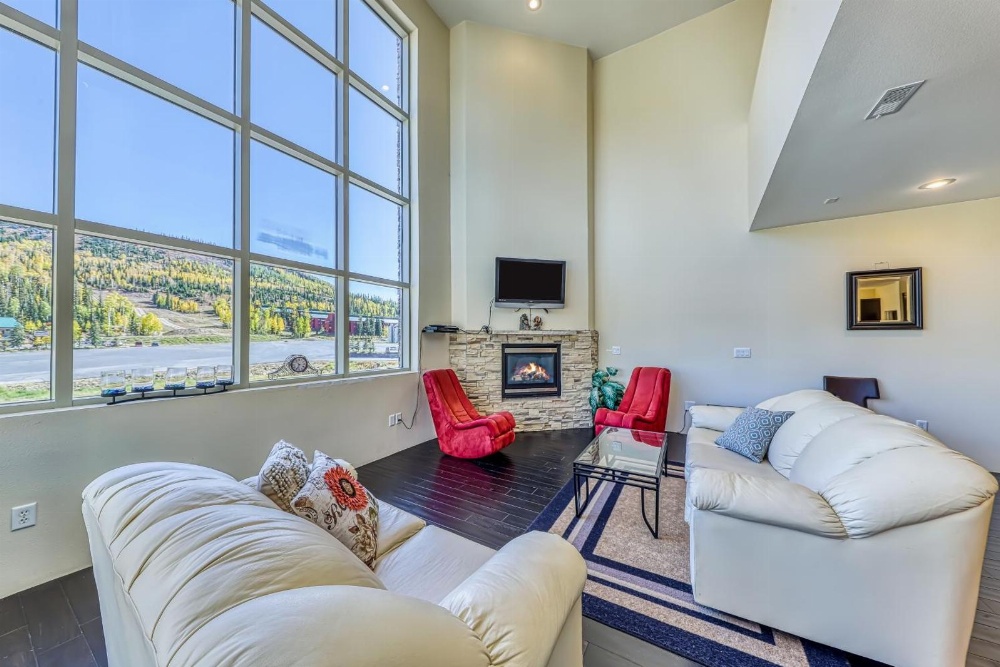 The Lofts #4A - Steps to the Slopes