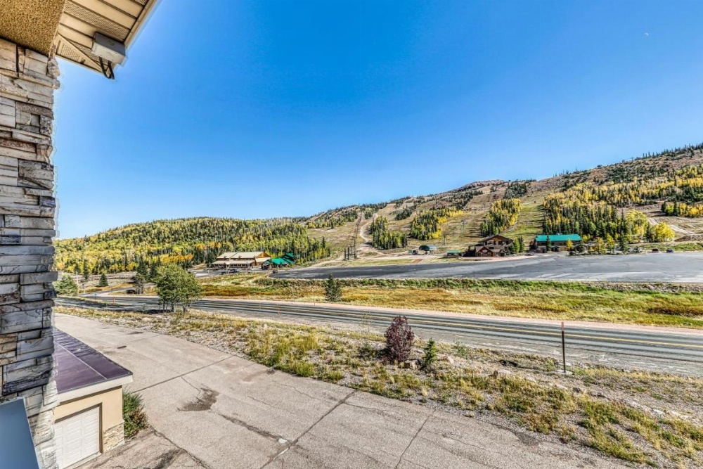 The Lofts #4A - Steps to the Slopes